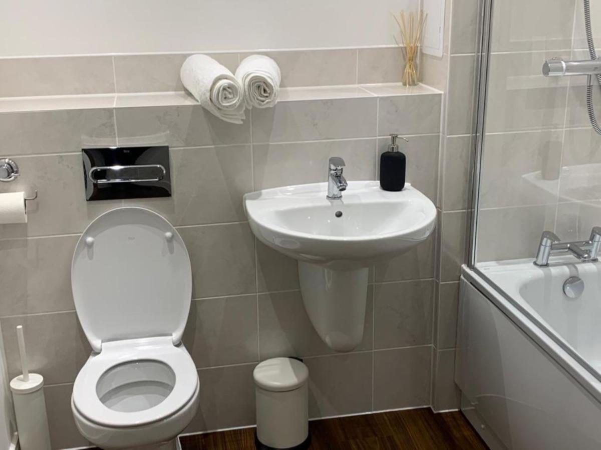 Lakeside 2 Bed Luxury Apartment No Parties No Events Early Check-In Late Check- Out Allowed Уест Търок Екстериор снимка