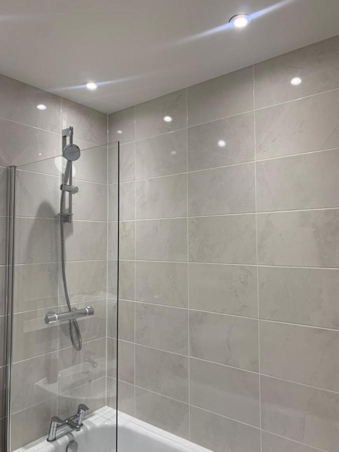 Lakeside 2 Bed Luxury Apartment No Parties No Events Early Check-In Late Check- Out Allowed Уест Търок Екстериор снимка