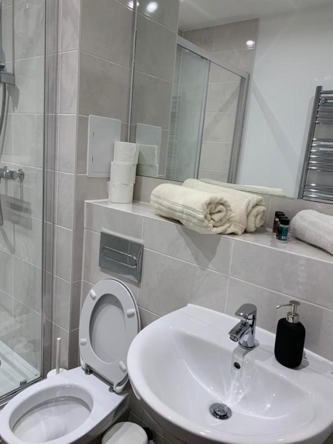 Lakeside 2 Bed Luxury Apartment No Parties No Events Early Check-In Late Check- Out Allowed Уест Търок Екстериор снимка